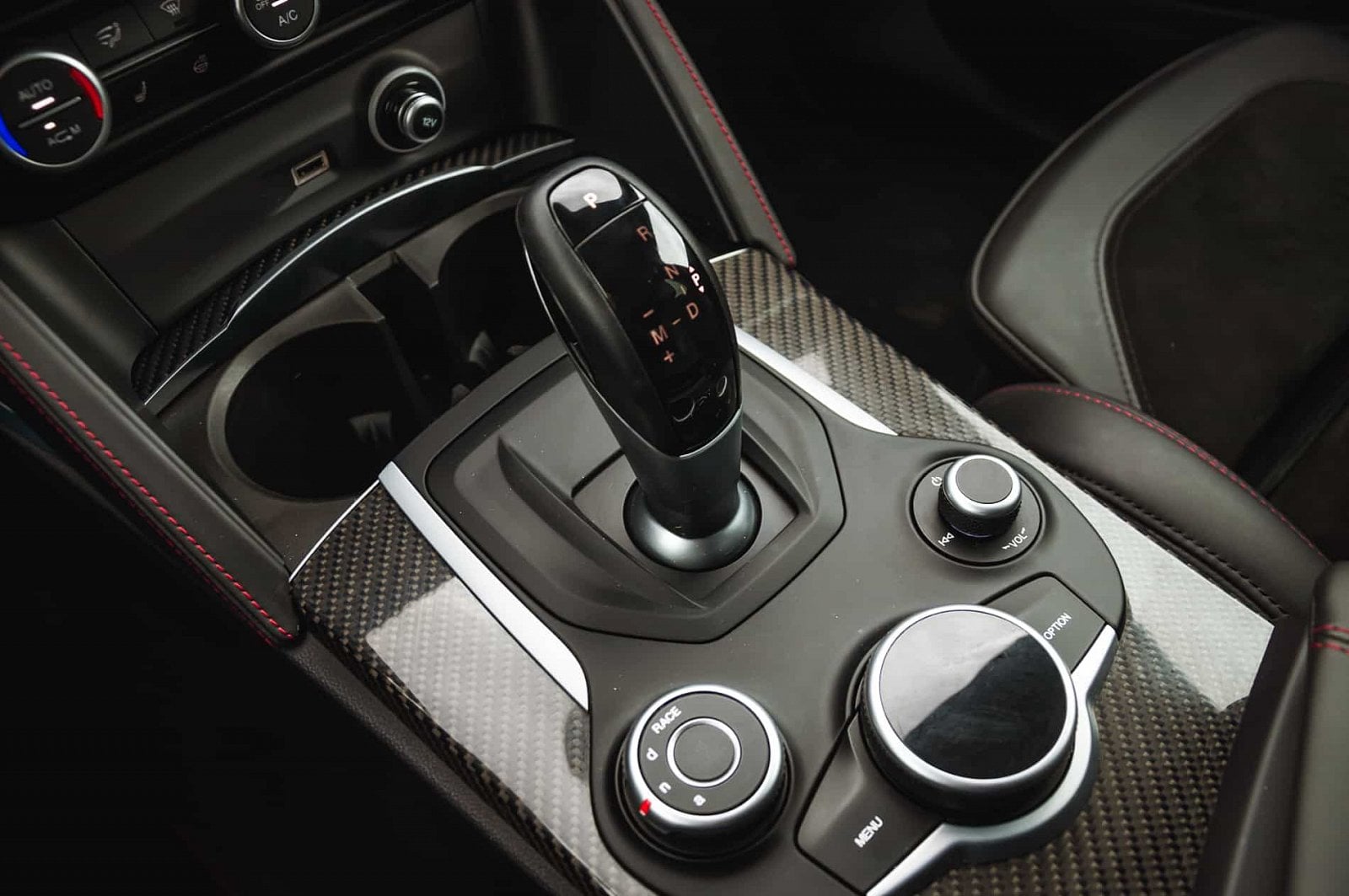 2019-03-giulia-qv-vs-stelvio-qv-28.jpg