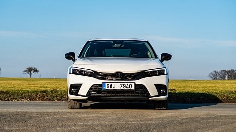 Náhledový obrázek - Test Hondy Civic: České auto roku je ,benzinový elektromobil‘, který osloví i petrolheady