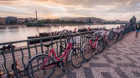 Náhledový obrázek - Cyklistů ve městech poslední roky přibývá. Na to, aby se Česko stalo jejich rájem, ale nemáme infrastrukturu, říkají odborníci