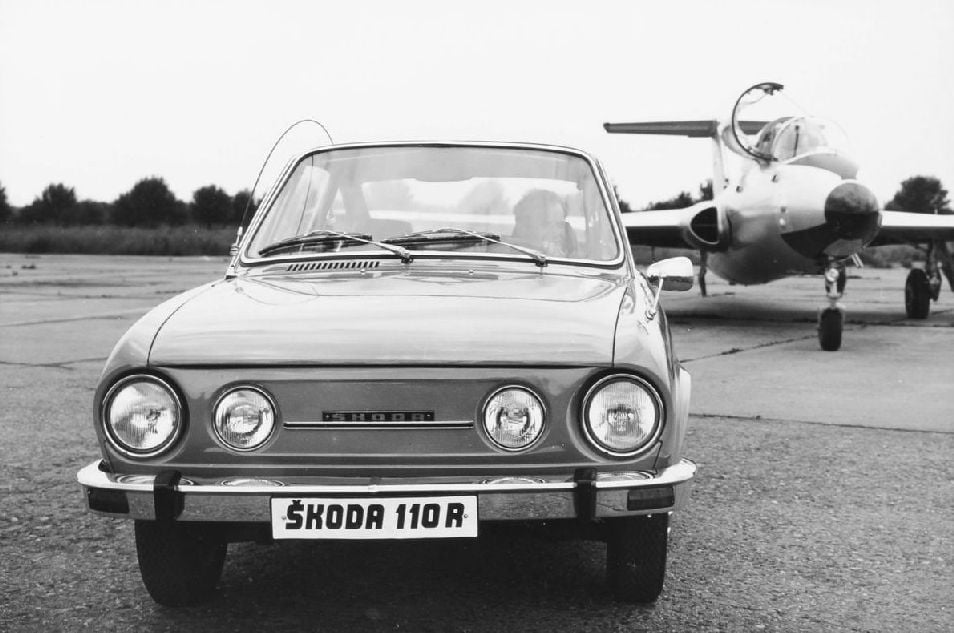 „Prutové“ antény se staly velmi populárním doplňkem a většinou si je motoristé vozili z Maďarska…