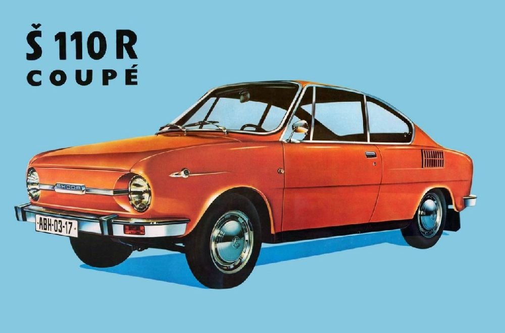 Jeden z prvních reklamních materiálů nového kupé zdůrazňoval širokou chromovanou lištu předního čela mezi značkovým názvem a reflektory