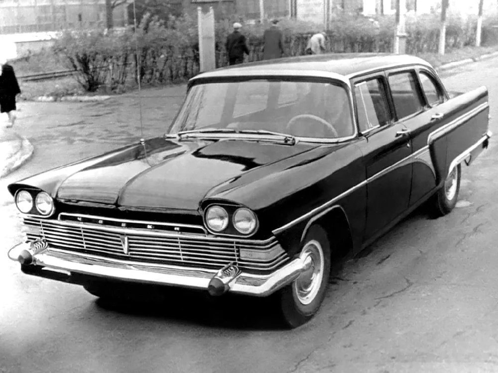 V roce 1958 uzákonily americké federální orgány možnost montáže dvojitých světlometů. GAZ zkoušel tuto novinku implantovat, ale pokus se nesetkal s pochopením