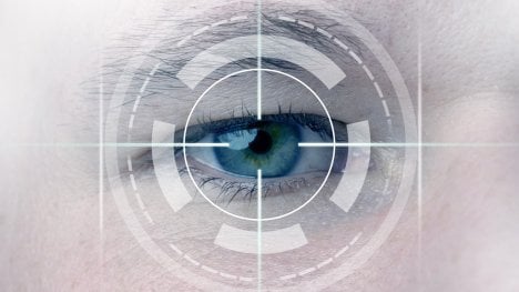 Je možné vrátit ztracený zrak? Vědci poprvé testují na lidech terapii, která buňkám obnoví jejich „biologickou paměť“