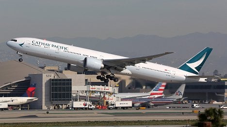 Náhledový obrázek - Vezměte si tři týdny neplacené dovolené, vyzvaly aerolinky Cathay Pacific všech 27 tisíc svých zaměstnanců