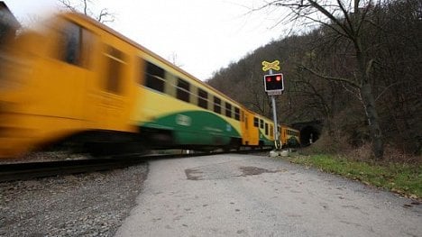 Náhledový obrázek - Přejezdy pro hvězdy. V Česku mají zmizet tisíce křížení kolejí a vedlejších silnic