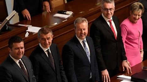 Náhledový obrázek - Český pesimismus. Lidé nevěří, že se politici zajímají o jejich názory