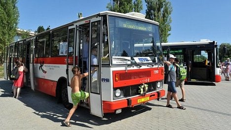 Náhledový obrázek - Hrozí stávka řidičů? Část autobusových dopravců jim nechce zvýšit mzdy