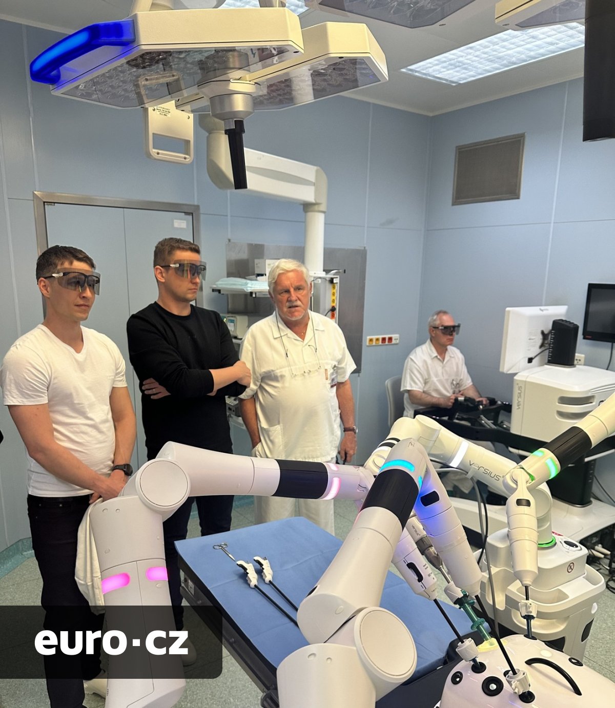 Operace nádorů jako sofistikovaná počítačová hra? V pražské VFN mají nový robotický systém, finančně ho podpořila společnost FTMO