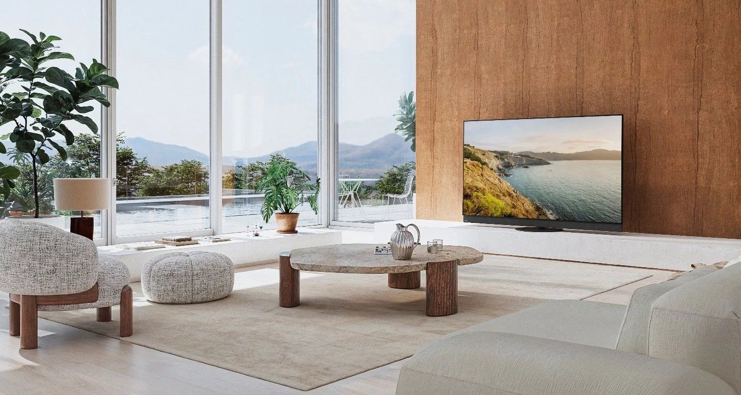 Nová řada OLED televizorů (55", 65", 77") využívá vylepšený panel s o 40 % efektivnějším zpracováním světla. Inovativní systém chlazení pomáhá snížit spotřebu energie a udržet stabilní výkon. Obraz se automaticky přizpůsobuje světelným podmínkám v místnosti díky vestavěným senzorům. Divák má k dispozici prostorový zvukový systém s 30W subwooferem a hlasové ovládání pro snadný přístup ke streamovacím službám přes rozhraní Fire TV. Hráčům televizor nabízí obnovovací frekvenci 144 Hz a podporu AMD FreeSync Premium a NVIDIA G-SYNC pro plynulé hraní bez trhání obrazu. Nechybí režim True Game Mode pro přesné zobrazení barev podle záměru tvůrců her.