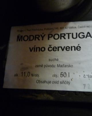 Modrý Portugal - víno červené, suché, alk. 11% obj., země původu: Maďarsko Víno bylo falšováno přídavkem sacharózy. Přídavek cukru do vína je nepovolený enologický postup.(Nejedná se o obohacování hroznového moštu, ale o přídavek sacharózy do hotového vína)