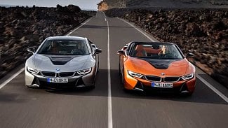 Náhledový obrázek - BMW i8 dostalo v rámci faceliftu lepší baterie a verzi Roadster s plátěnou střechou