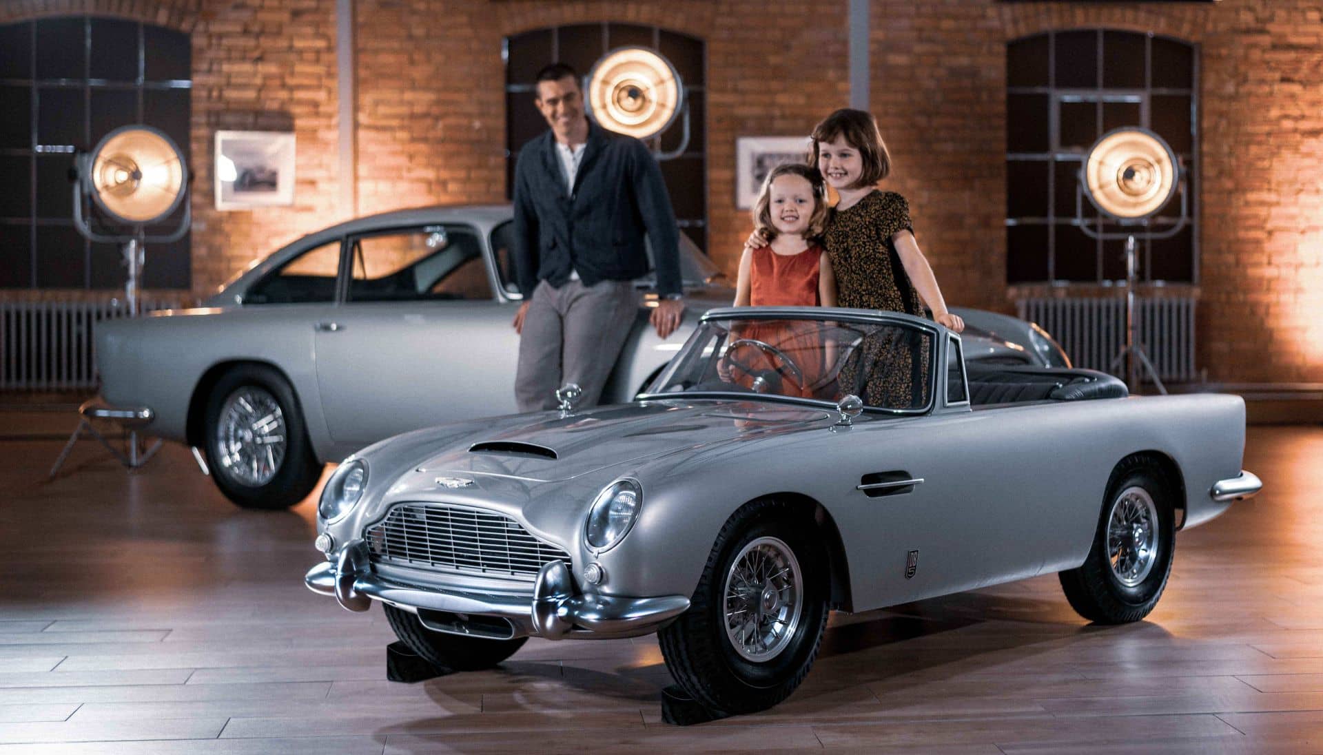 Aston Martin ukázal DB5 v dětské velikosti. Stojí přes milion korun