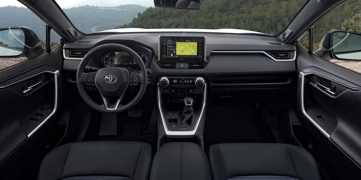 2019-04-10-best-interiors-Toyota-RAV4.jpg