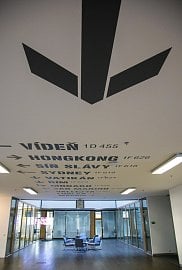 Ukazatele k zasedacím místnostem.