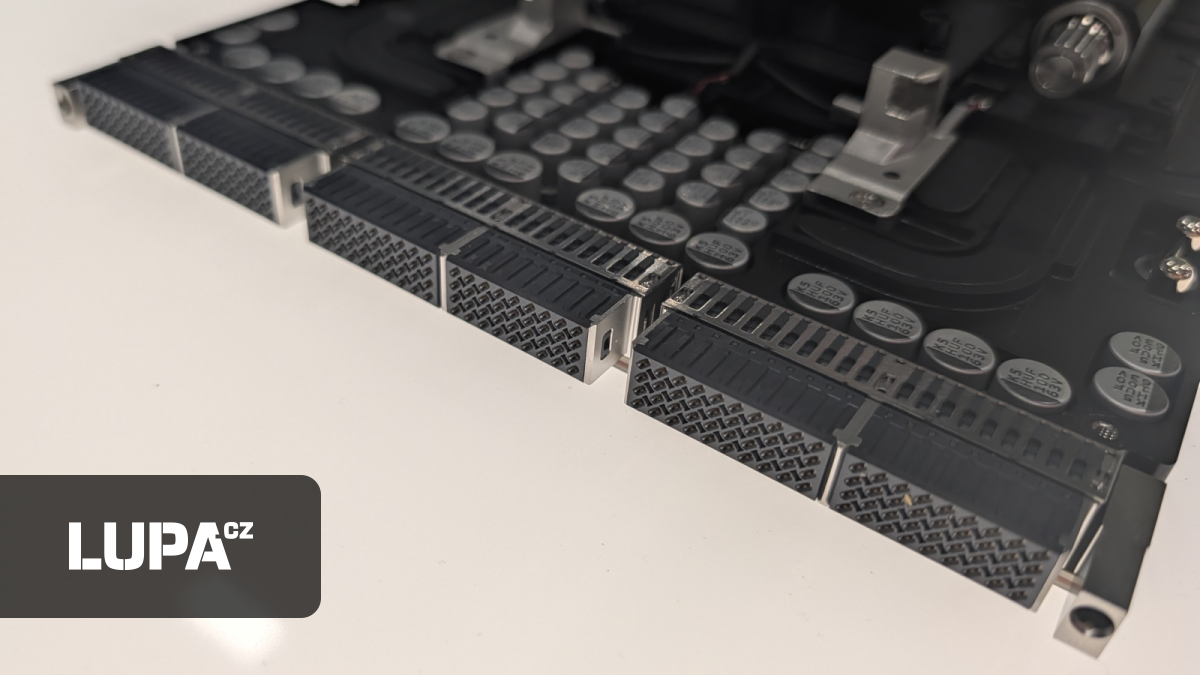 Takto vypadá nová generace AI grafik Nvidia. Nepůjde chladit vzduchem, vyčerpá ještě více pamětí a opět zdraží