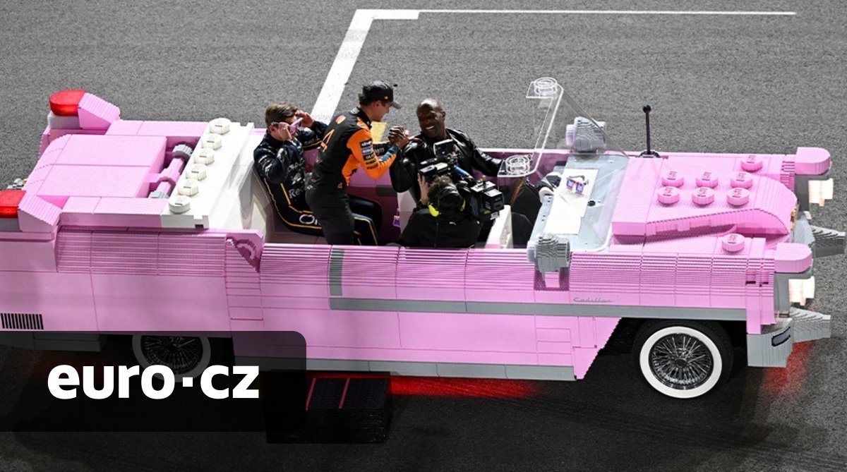 Legendární růžový Cadillac z Čech. V Kladně vyrobili LEGO repliku ikonického vozu Elvise Presleyho, v Las Vegas ji vyzkoušel i Verstappen