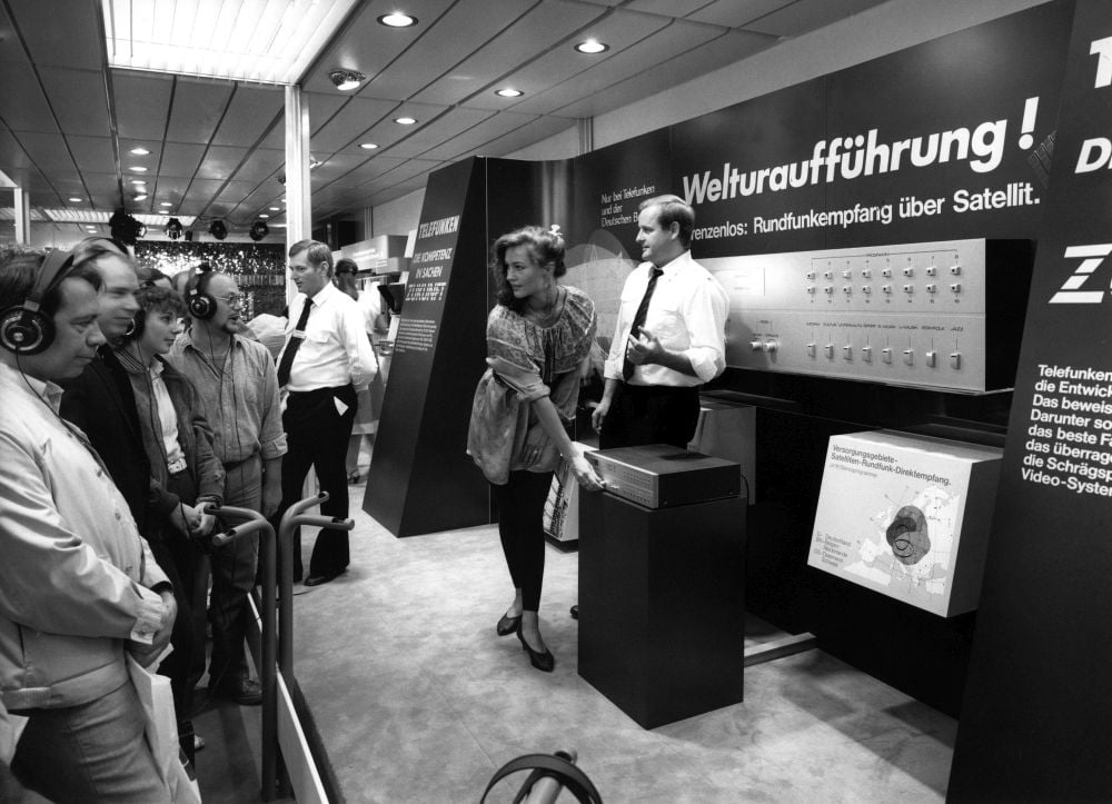 IFA 1983 - satelitní tuner Telefunken.