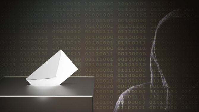 Koncept podvodu při volbách pomocí hackerství. Hacker v kapuci, bez obličeje, s bílou obálkou v černé volební urně, tmavé pozadí, banner, prostor pro text.