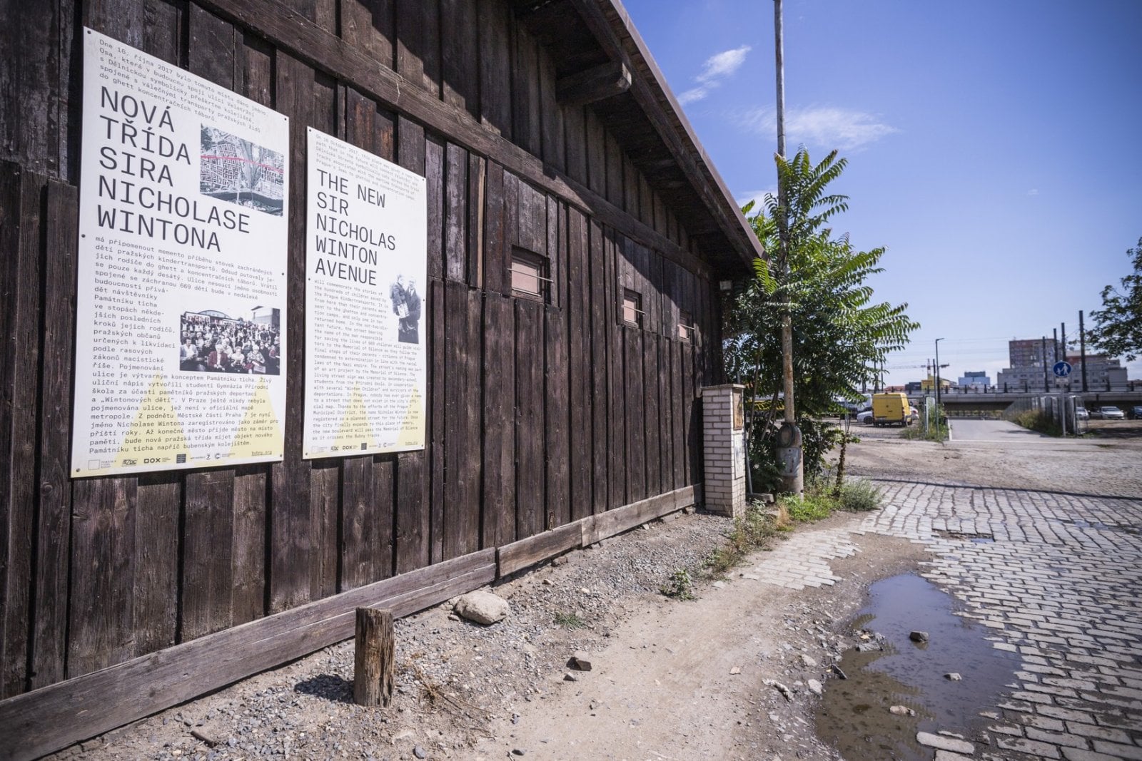 Stezka pro pěší a cyklisty nese jméno sira Nicholase Wintona