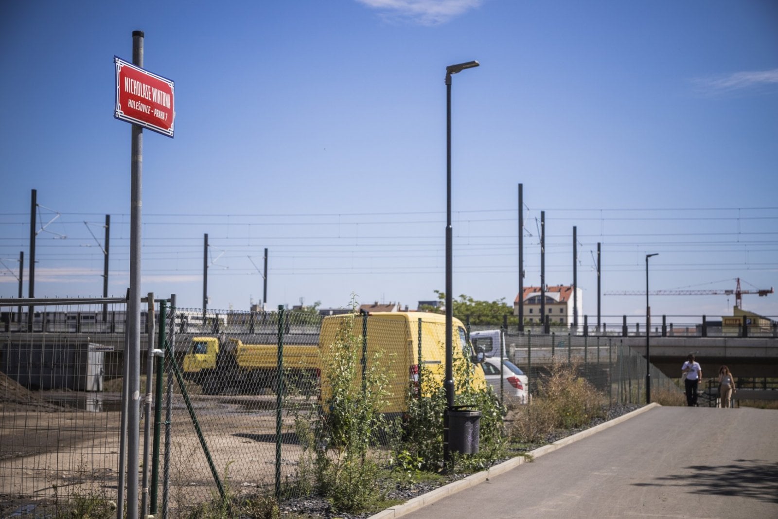 Stezka pro pěší a cyklisty nese jméno sira Nicholase Wintona