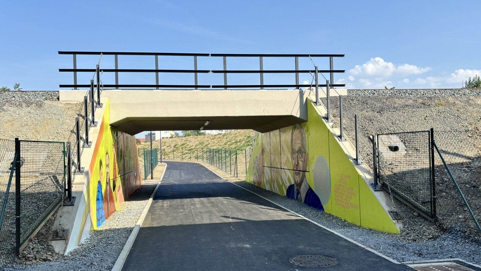 Stezka pro pěší a cyklisty nese jméno sira Nicholase Wintona