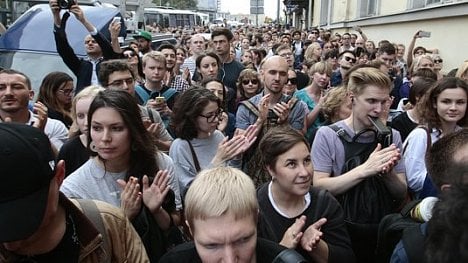 Náhledový obrázek - Soud poslal režiséra Serebrennikova do domácího vězení