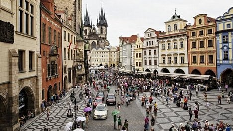 Náhledový obrázek - Metropole přitáhla více turistů. V hotelech také déle vydrželi