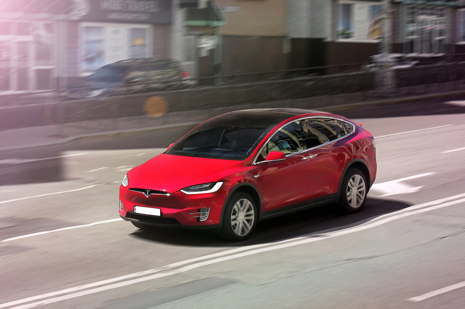 Přes německý e-shop Tesly jde pořídit levnější verze s kapacitou baterie 75 kWh a udávaným dojezdem 417 kilometrů za 95 830 euro (cca 2,52 milionu korun). Verze s baterií 100 kWh a dojezdem 565 kilometrů vyjde na 115 380 eur (cca 3,03 milionu korun).