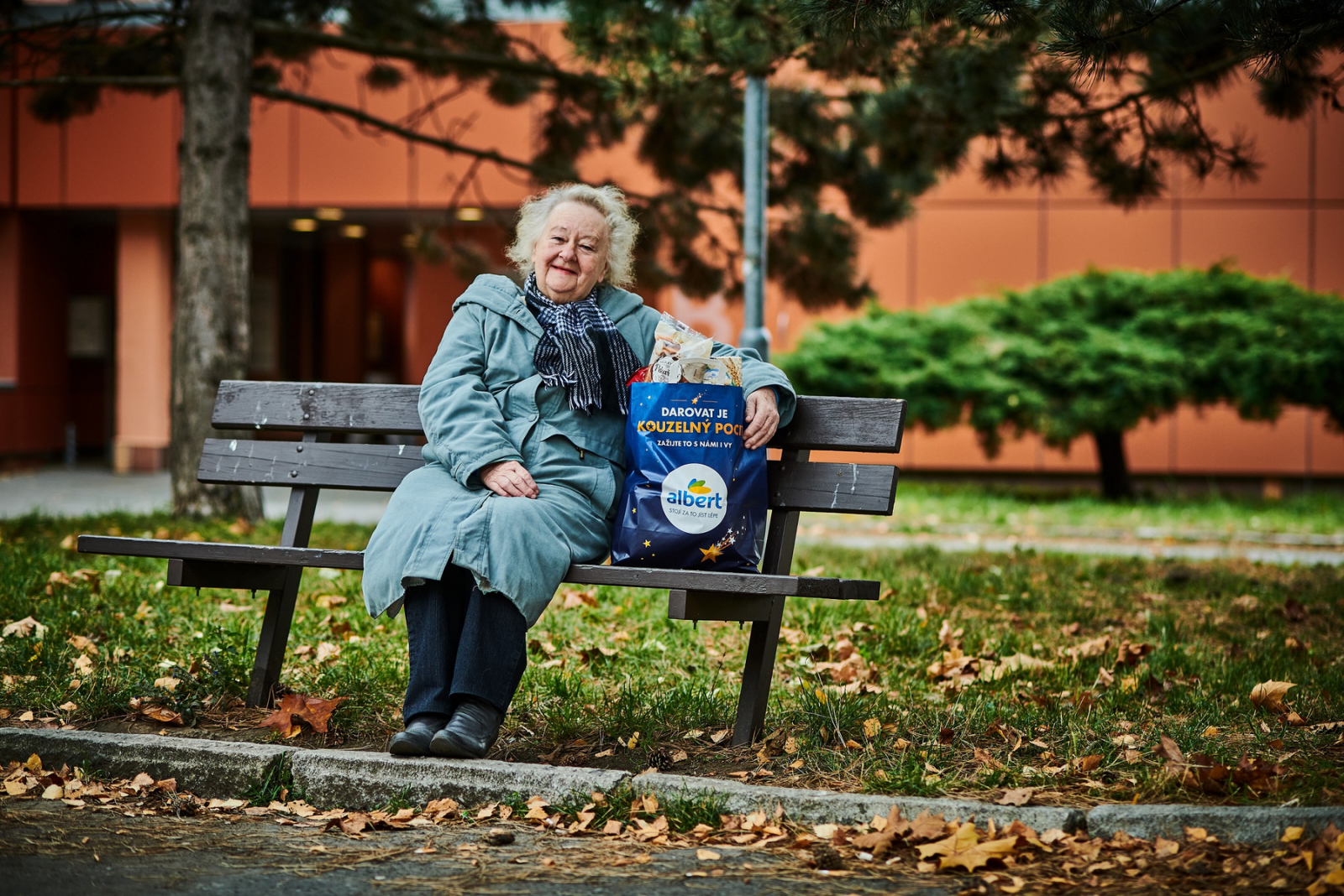 „Nikdy nikdo nevíme, do čeho spadneme,“ říká paní Emma, jedna z lidí, kteří jsou vděční za několik porcí z milionu