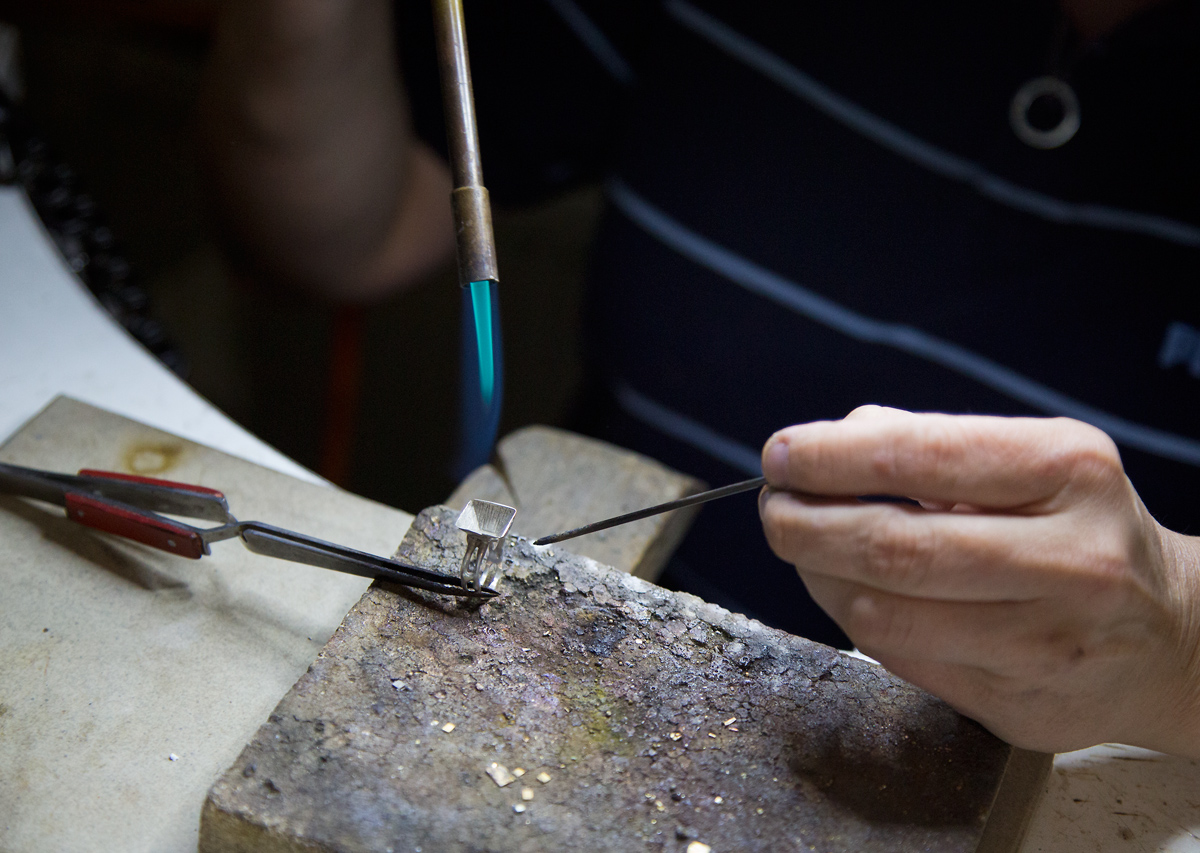 Atelier šperku Petra Horatschkeho najdete v Praze 2.