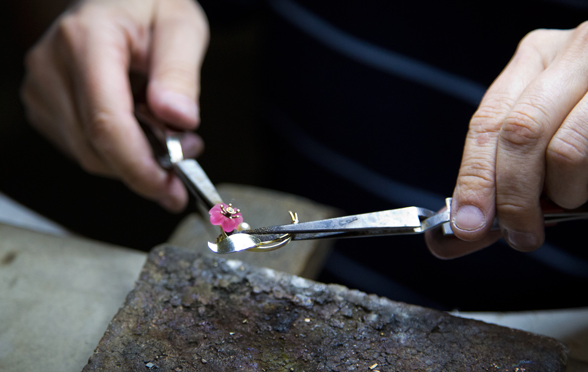 Atelier šperku Petra Horatschkeho najdete v Praze 2.