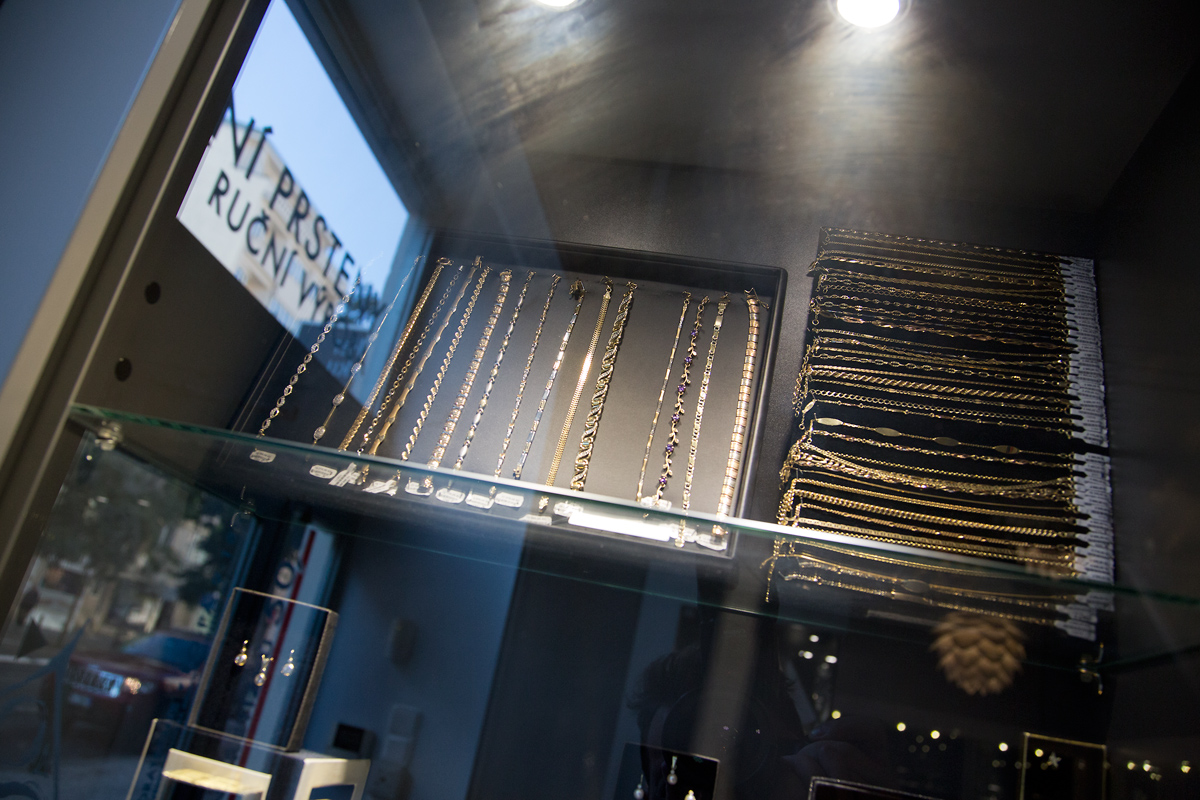 Atelier šperku Petra Horatschkeho najdete v Praze 2.