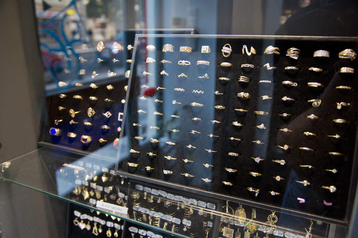 Atelier šperku Petra Horatschkeho najdete v Praze 2.