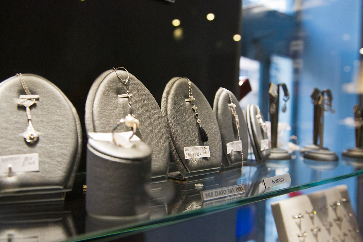 Atelier šperku Petra Horatschkeho najdete v Praze 2.