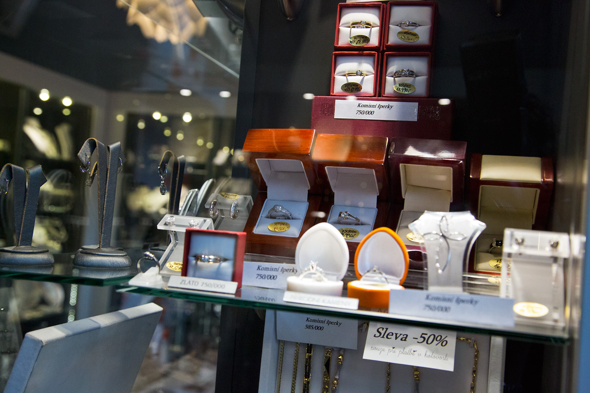 Atelier šperku Petra Horatschkeho najdete v Praze 2.