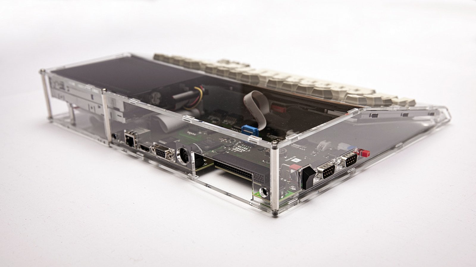 Mega65: modernizovaná verze Commodore 65