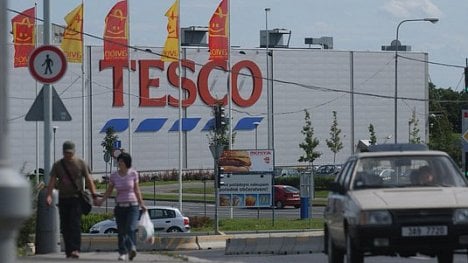 Náhledový obrázek - Tesco zvýší zaměstnancům mzdu o 17 procent. Někteří si polepší až o čtvrtinu