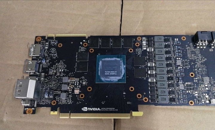 PCB karty GeForce RTX 2080 s čipem TU104 (Zdroj: Chiphell)