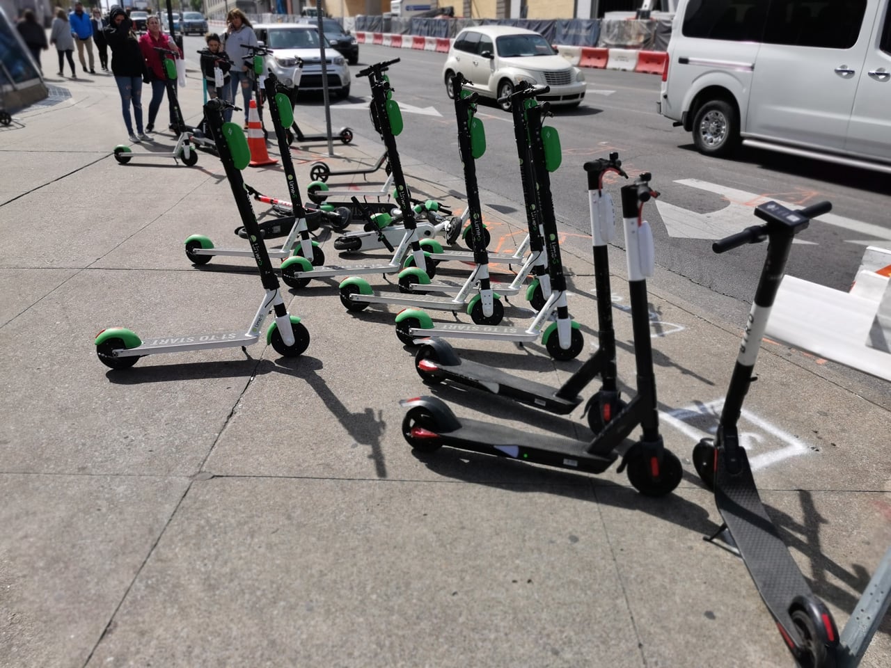 „Boom“ se sdílenými elektrickými koloběžkami v USA