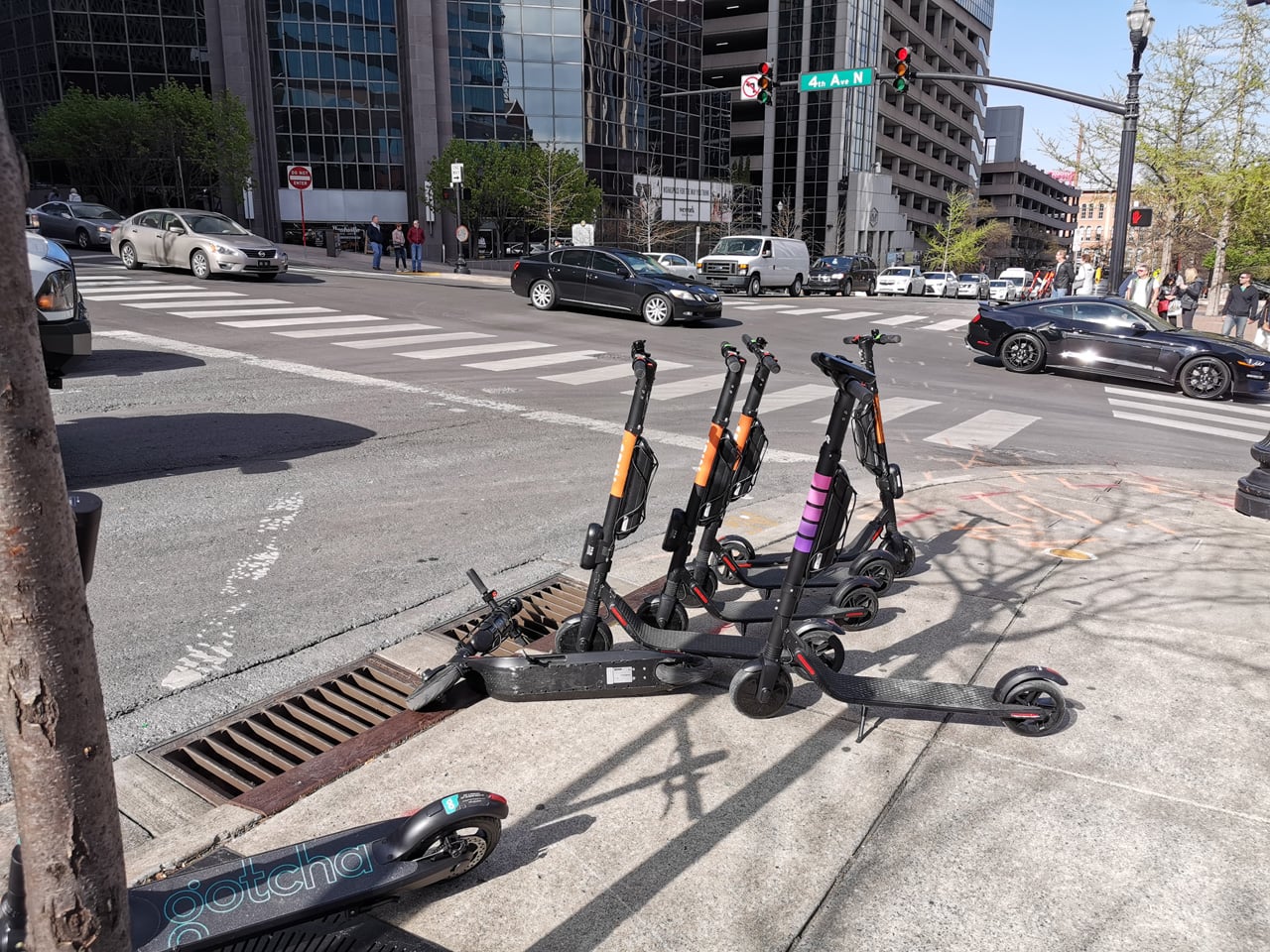 „Boom“ se sdílenými elektrickými koloběžkami v USA
