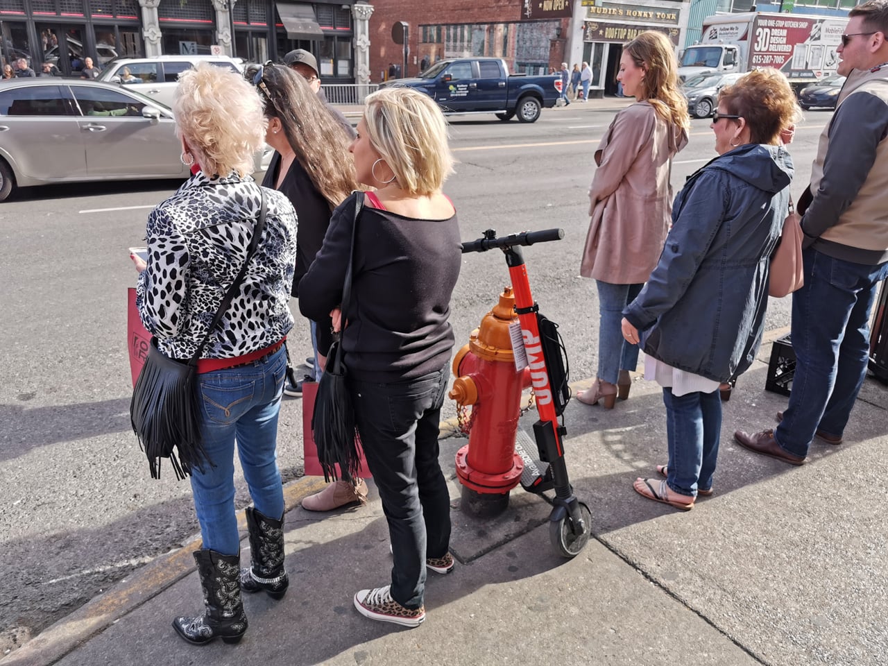 „Boom“ se sdílenými elektrickými koloběžkami v USA