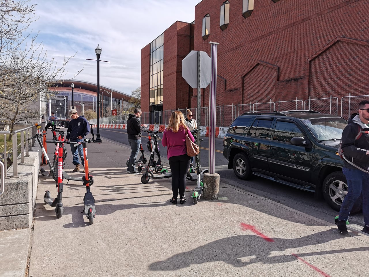 „Boom“ se sdílenými elektrickými koloběžkami v USA