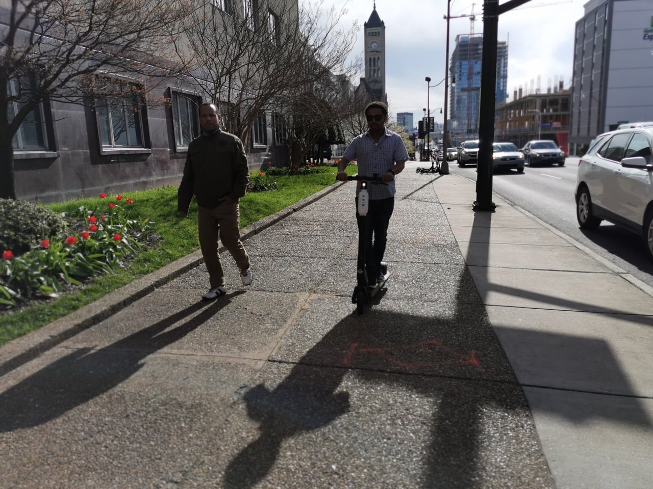 „Boom“ se sdílenými elektrickými koloběžkami v USA