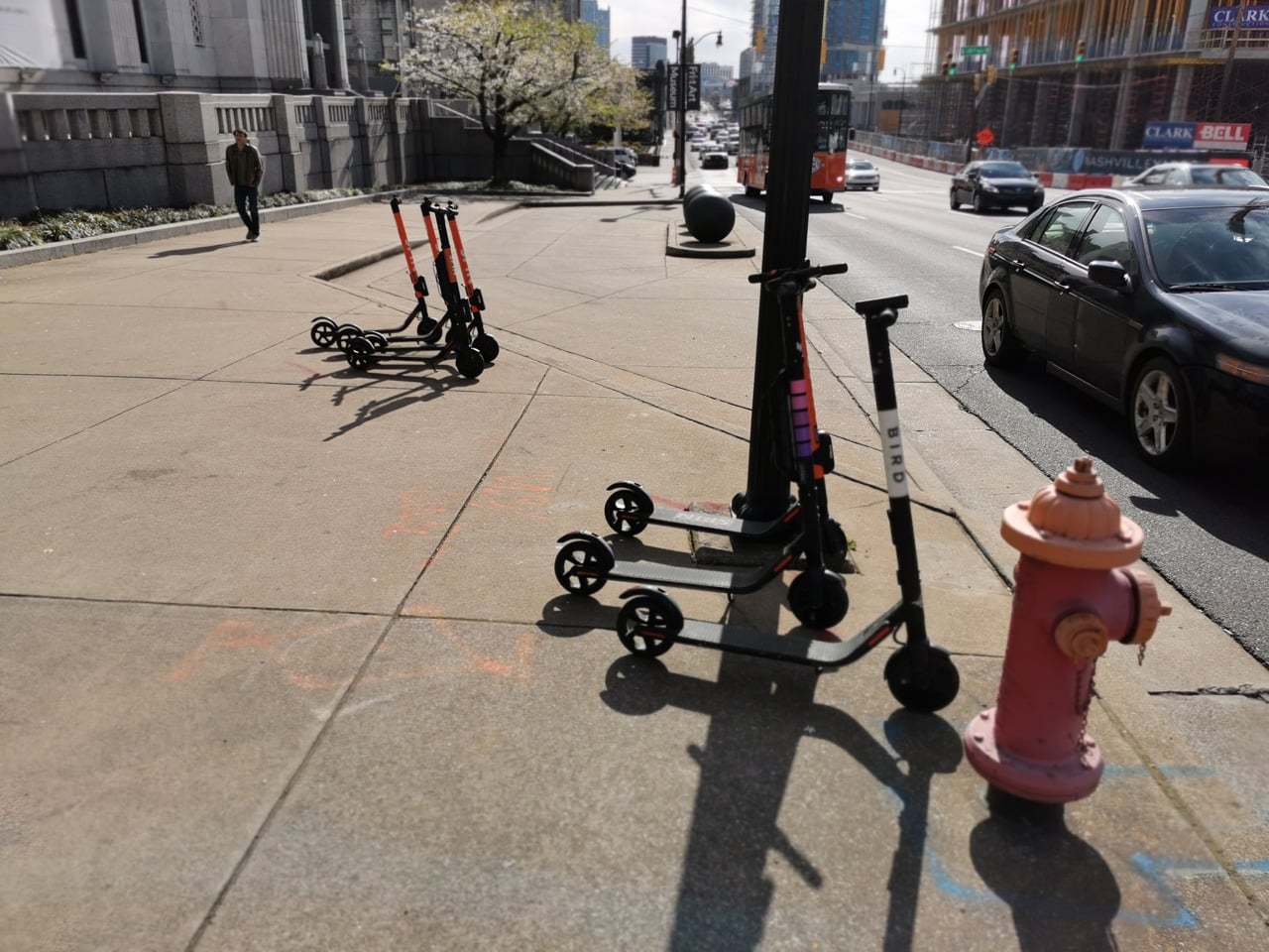 „Boom“ se sdílenými elektrickými koloběžkami v USA