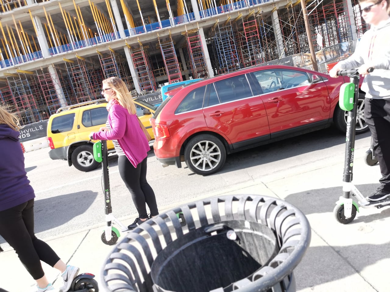 „Boom“ se sdílenými elektrickými koloběžkami v USA