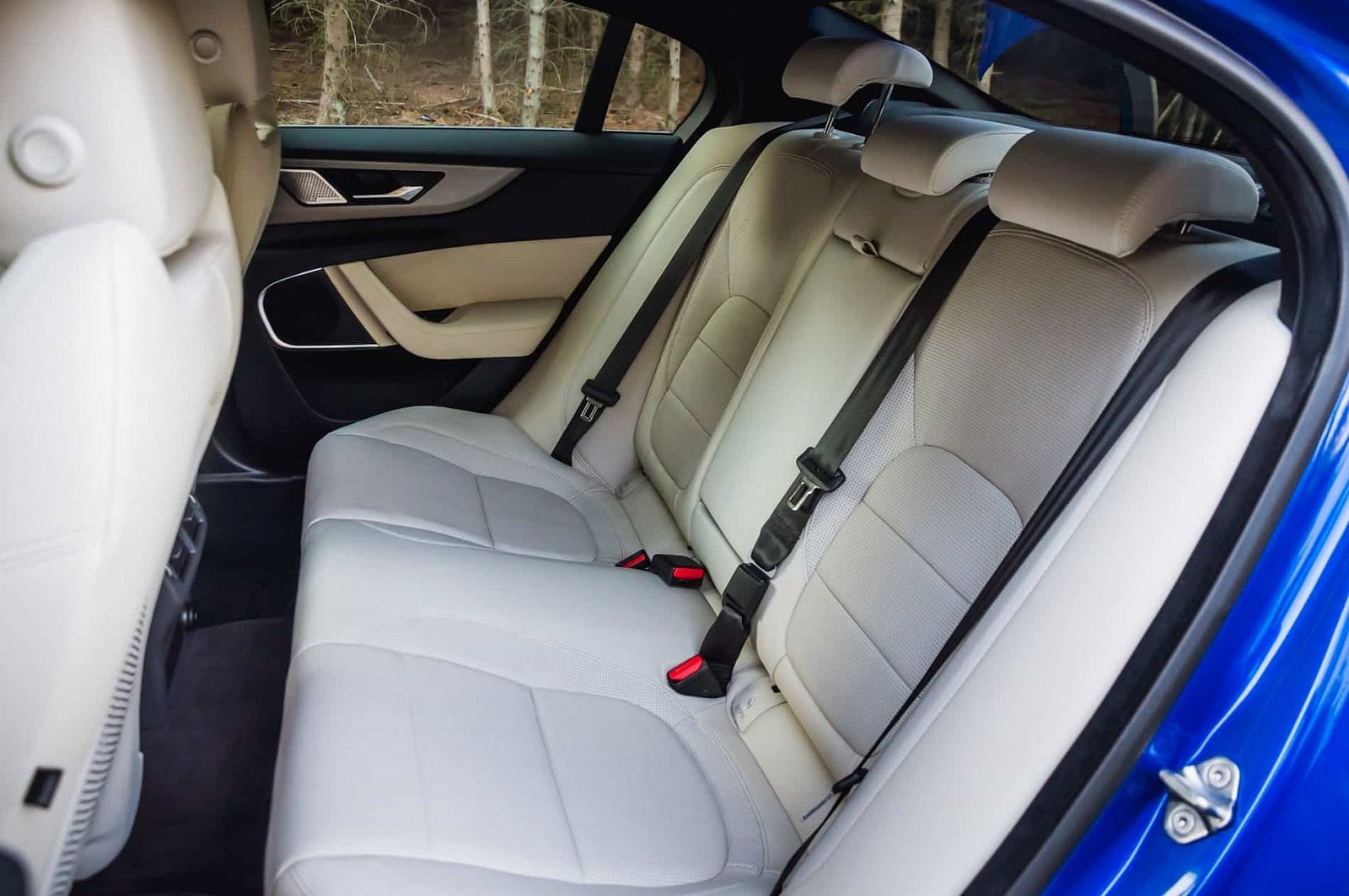 2019-09-Jaguar-XE-P300-AWD-19-of-24.jpg