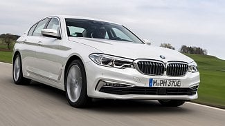 Náhledový obrázek - BMW řady 5 dostalo další motory a indukční nabíjení pro plug-in hybrid