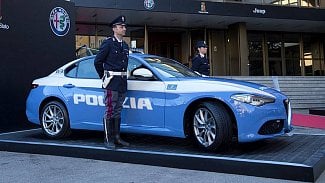 Náhledový obrázek - Alfa Romeo Giulia Veloce míří do služeb italské policie. Stejně jako Giulietta a Renegade