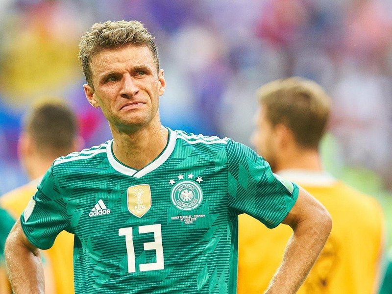  Německý reprezentant Thomas Müller po překvapivém vyřazení z mistrovství světa