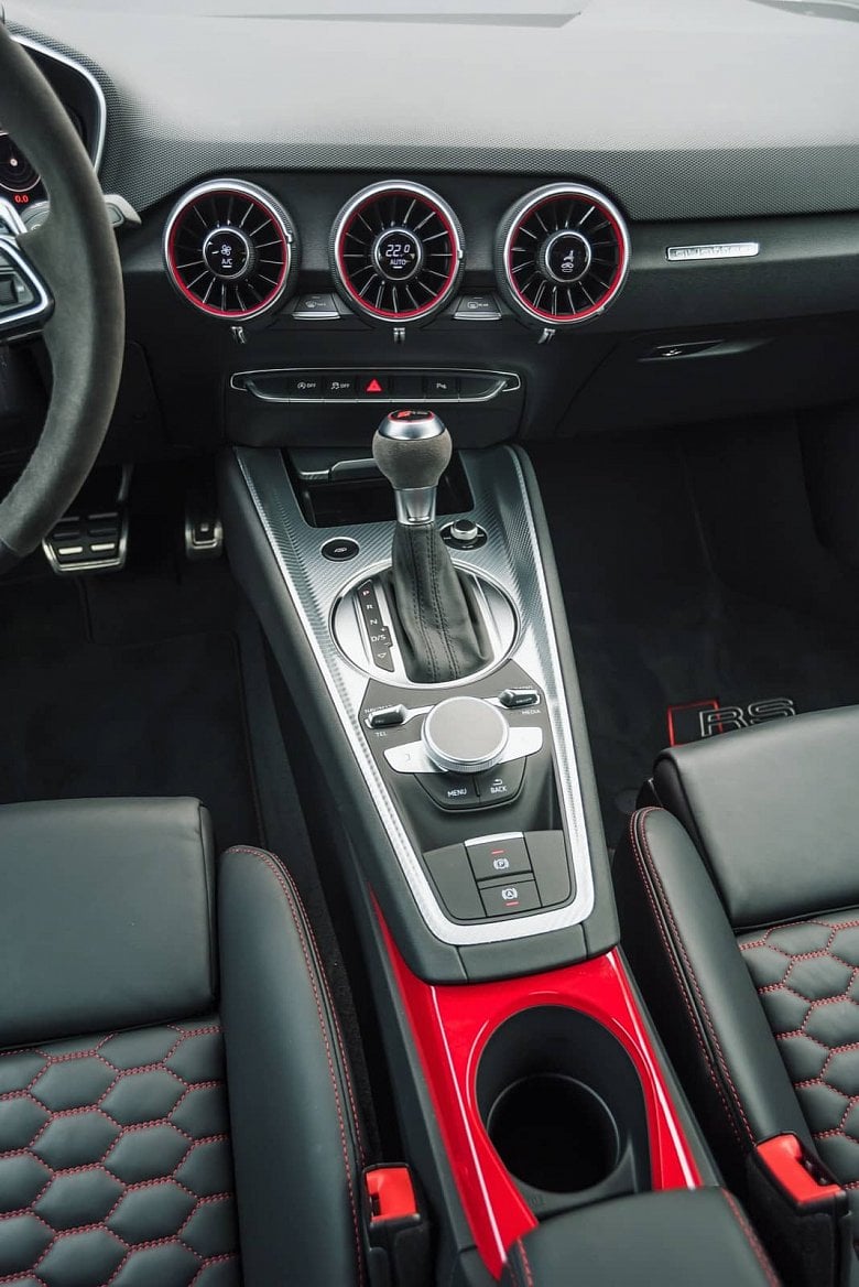 2019-11-Audi-TT-RS-vs-BMW-M2-vs-Nissan-370Z-00021.jpg